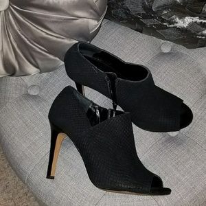 Audrey Brooke black heel